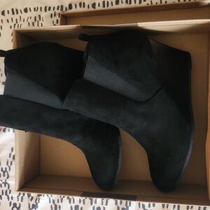 NIB Lexi & Abbie wedge bootie